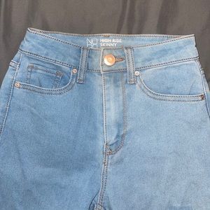 Skinny jeans! No holes!